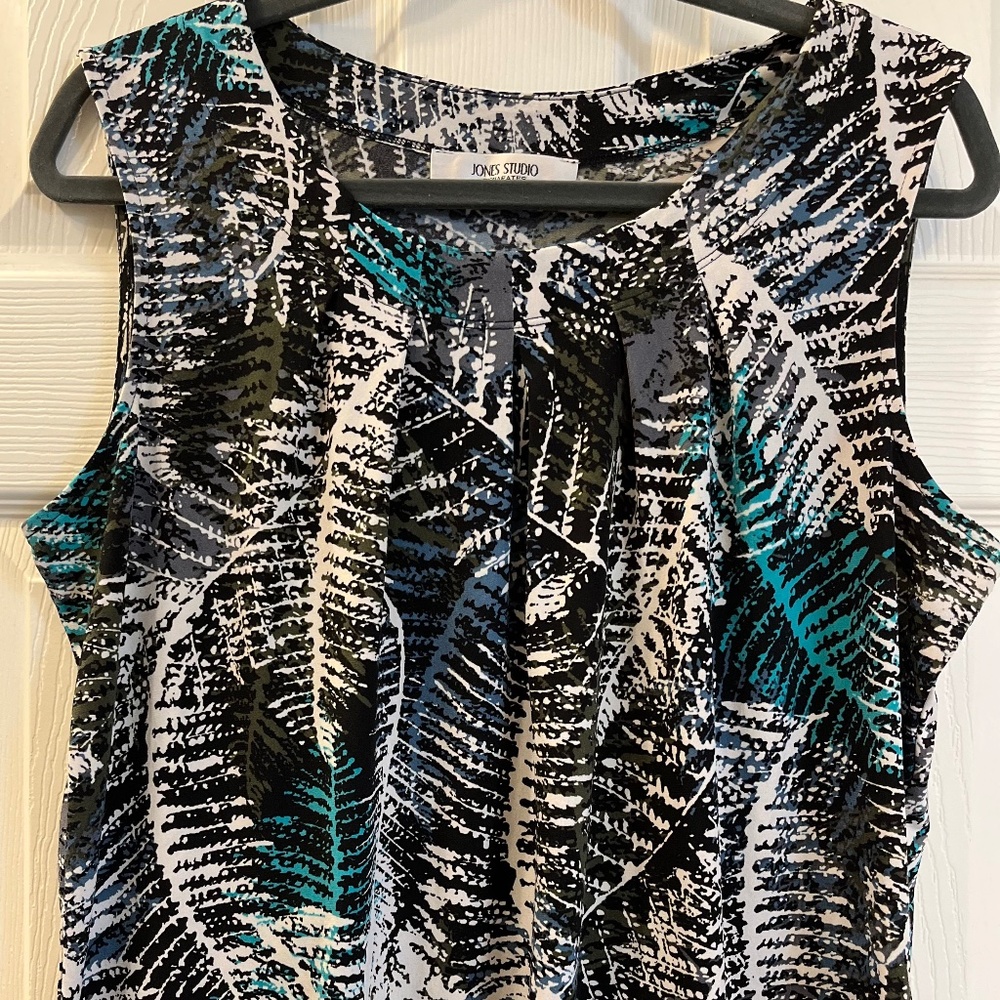 Jones Studio, Large, Sleeveless Tunic, multi colored leaf print pattern